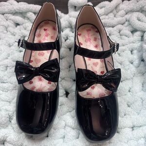 Black Patent Leather Mary Jane Shoes with Bow
